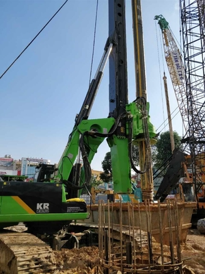 Διάμετρος 2500mm περιστροφική εγκατάσταση γεώτρησης διατρήσεων 80M υδραυλική συσσωρεύοντας τρυπώντας μηχανή KR285C σηράγγων