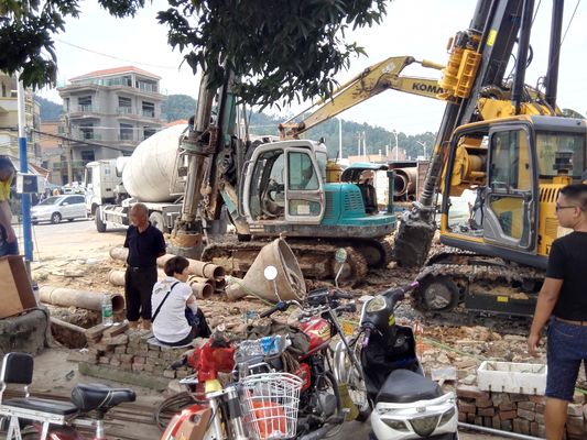 Μηχάνημα Πασσαλοπηξίας Βαρέως Τύπου 50.000 Kg με Υδραυλικό Σύστημα 32 MPa και Μέγιστη Δύναμη Έλξης 100kN για Εφαρμογές Διάτρησης